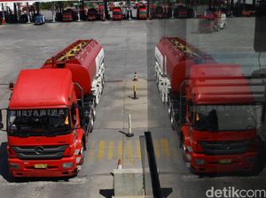 Penyaluran BBM dari Depo Plumpang Kembali Berjalan Normal Penyaluran BBM dari Depo Plumpang Kembali Berjalan Normal