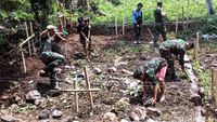 Satu Regu Tentara Dilibatkan Bangun Rumah Asep