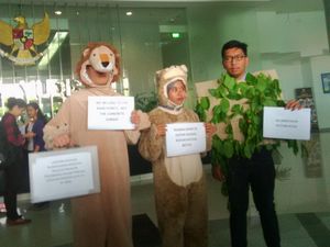 Monyet dan Singa Tiba-tiba Muncul di KY Laporkan Hakim Kebakaran Hutan