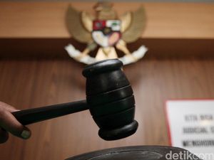 Caleg Gerindra yang Kampanye di SMP 127 Jakarta Divonis Hukuman Percobaan Caleg Gerindra yang Kampanye di SMP 127 Jakarta Divonis Hukuman Percobaan