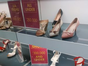 VNC Diskon Hingga 50%, High Heels Mulai dari Rp 200 Ribu