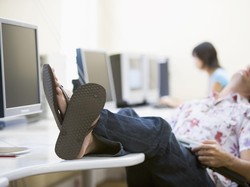 Meski Rajin Olahraga, Kebanyakan Duduk Tetap Bikin Pria Kegemukan