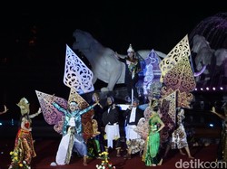 Aksi Teatrikal dan 9 Model Cantik Awali Peresmian Taman Air Sri Baduga