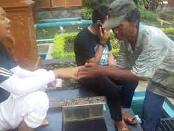 Cerita Bupati Dedi Borong Tahu Sepikul dan Ajak Tukang Becak ke Rumah Dinas