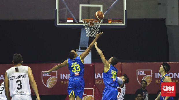 Atlet dan wasit di industri olahraga Indonesia sulit banting stir. (CNN Indonesia/Adhi Wicaksono)