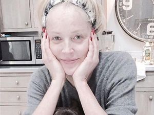 Sharon Stone Tetap Cantik Tanpa Makeup di Usia 57 Tahun