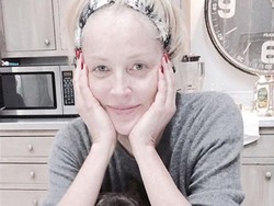 Sharon Stone Tetap Cantik Tanpa Makeup di Usia 57 Tahun