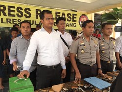 Polisi Gerebek Markas Begal di Lampung, Motor hingga Senpi Rakitan Disita