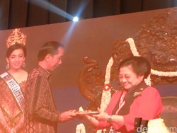 Tumpeng Mega untuk Jokowi-JK
