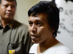 Kolaps di Pesawat, Adian Napitupulu Ditangani Politikus PDIP Rudi Tjen