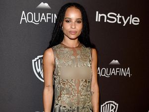 Kenakan Dress Menerawang, Zoe Kravitz Ekspos Payudara
