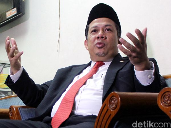 Didesak Mundur, Fahri Melawan!