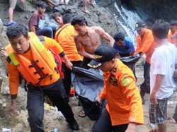 Pria di Semarang Tewas Tenggelam Saat Mandi di Air Terjun