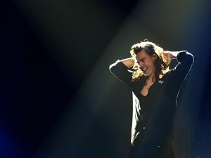 Ini Dia Video Klip Harry Styles Sign of the Times
