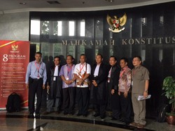 Sengketa Pilkada dan Ritual Foto di Depan Ruang Sidang MK