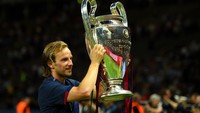 Gelandang asal Kroasia ini juga sempat meraih trofi Liga Champions bersama Barcelona pada 2014/2015. (Foto: Shaun Botterill/Getty Images)