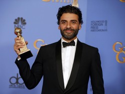Giliran Oscar Isaac dan Christian Slater yang Angkat Piala