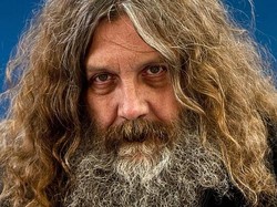 Penulis V for Vendetta Rilis Ulang Komik Pertamanya