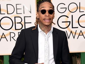 Wiz Khalifa Ditangkap Usai Bakar Ganja saat Konser di Rumania Wiz Khalifa Ditangkap Usai Bakar Ganja saat Konser di Rumania
