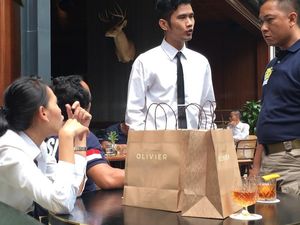 Puslabfor Ambil Sejumlah Sampel Minuman di Kafe Olivier Terkait Mirna