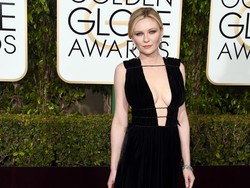 Kirsten Dunst Seksi dan Menawan  di Red Carpet Golden Globe Award 2016