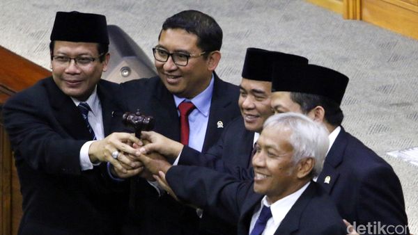 Ade Komarudin Dilantik Menjadi Ketua DPR
