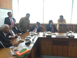 Sepiring Sate dan Cara Ade Komarudin Akrab dengan Pimpinan DPR