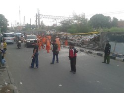 Korban Tembok Pembatas Rel Kereta Runtuh Semuanya Pejalan Kaki