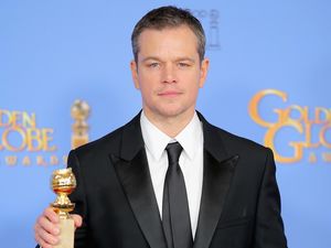 Matt Damon Ungkap Rasanya Cium Scarlett Johansson: Seperti Neraka