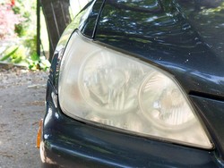 Lampu Kusam? Cukup Bersihkan Pakai Pasta Gigi