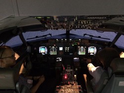 Selain Jual Gorengan, Maskapai Ini Sewakan Simulator Penerbangan Buat Cari Duit