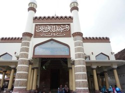 Sudut-sudut Masjid Menara Kudus yang Bersejarah