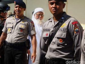Abu Bakar Baasyir Jalani Sidang PK