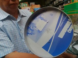 Pemilik Toko Dapatkan Loyang Kue Bertulis Arab dari Seorang Kakek yang Lewat