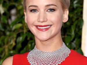 Perhiasan Mewah Miliaran Rupiah yang Dipakai Selebriti di Golden Globes Perhiasan Mewah Miliaran Rupiah yang Dipakai Selebriti di Golden Globes