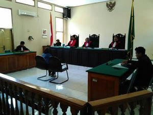 Coblos 2 Kali saat Pilkada, Ibu di Situbondo Dituntut 12 Bulan Penjara Coblos 2 Kali saat Pilkada, Ibu di Situbondo Dituntut 12 Bulan Penjara