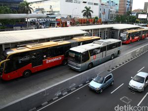 Ada Demo Sopir Taksi dkk, Bus TransJakarta Tetap Beroperasi