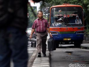 Soal Metromini, Sandiaga: yang Tidak Layak Jalan Akan Ditindak