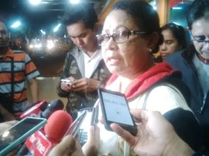 Diduga Dipukuli Oknum TNI, Bocah 12 Tahun Dijenguk Menteri Yohana