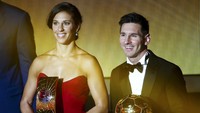 Sementara Penghargaan Pesepakbola Wanita Terbaik Dunia tahun 2015 jatuh ke tangan pemain Amerika Serikat, Carli Lloyd. Lloyd terpilih setelah mengungguli Aya Miyama (Jepang) dan Celia Sasic (Jerman). REUTERS/Ruben Sprich.