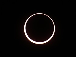 Korona Matahari Hingga Efek Cincin Berlian, Keindahan yang Bisa Dilihat Saat Gerhana