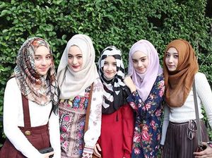 Foto: Mengintip Gaya Hijabers Thailand, 5 Kakak-Beradik Semuanya Cantik