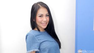 Double Denim Style ala Kezia Karamoy