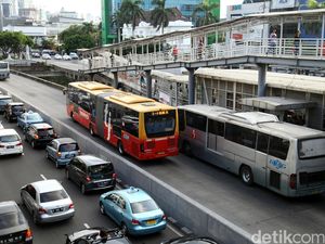 Antisipasi Copet, Satgas Khusus Berpakaian Preman Diterjunkan di TransJ
