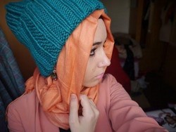 Tutorial Hijab Pakai Topi Rajut Ala Hijabers Rusia Nabiilabee