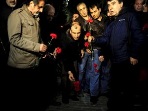 Bunga untuk Korban Ledakan di Istanbul Bunga untuk Korban Ledakan di Istanbul