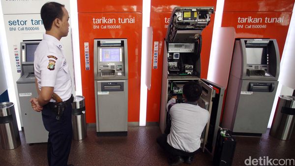 Melihat Pengisian Uang di ATM