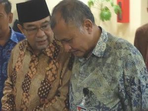 Temui BPK, Ketua KPK Berbisik-bisik dengan Harry Azhar Temui BPK, Ketua KPK Berbisik-bisik dengan Harry Azhar
