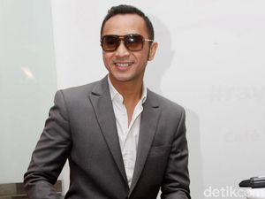 Like a Boss! Giring Nidji Necis Banget Like a Boss! Giring Nidji Necis Banget