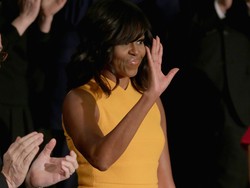 Dress Rp 30 Juta Michelle Obama Diperdebatkan di Internet Karena Warnanya